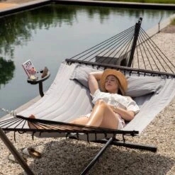 Vita5 Hangmat Met Standaard En Spreidstok – 2 Persoons – Incl. Bekerhouder - Afneembaar Kussen – Uv-bestendig – Lichtgrijs -Tuinmeubel Winkel 1200x1200 1281