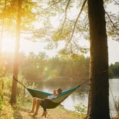 Kanyon Hangmat - Incl. Karabijnhaken En Riemen - Licht Parachutestof - 260 X 140 Cm - Tot 200kg - Groen/Khaki -Tuinmeubel Winkel 1200x1200 1307