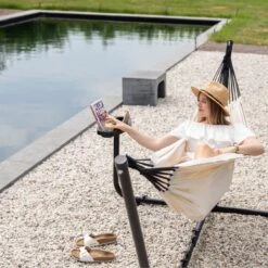 Vita5 Hangmat Met Standaard – 2 Persoons – Incl. Bekerhouder – 205kg Draaggewicht – Beige/Wit 17 Vita5 Hangmat Met Standaard – 2 Persoons – Incl. Bekerhouder – 205kg Draaggewicht – Beige/Wit -Tuinmeubel Winkel 1200x1200 1338